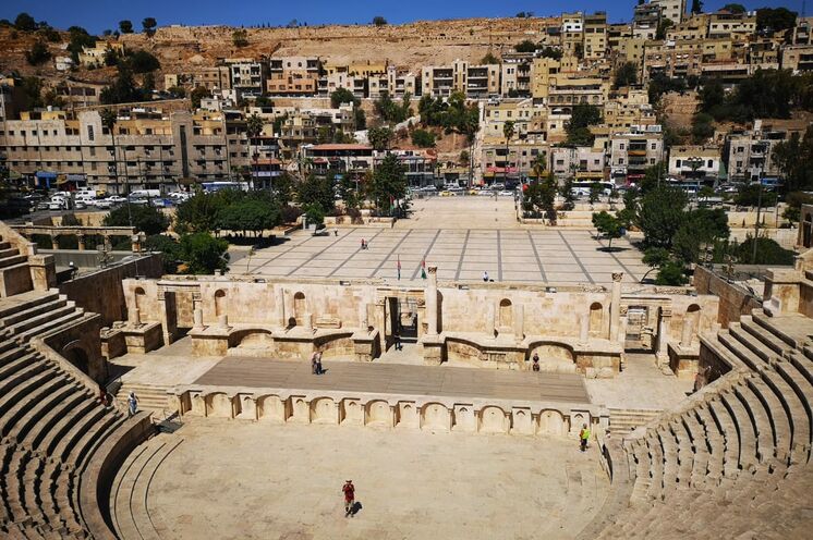 Start der Reise ist in Amman, hier besuchen Sie die interessanten Sehenswürdigkeiten wie das Römische Theater