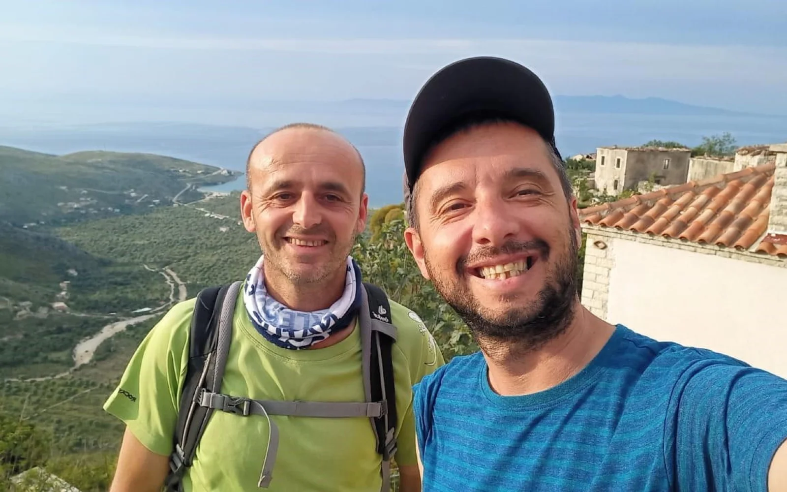Fahrer Berti und Reiseleiter Marin sind ein eingespieltes Team