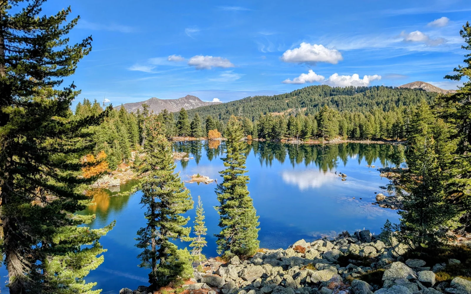 An 8 Trekkingtagen erwarte Sie diese Panoramen (Foto: Johannes Wirtz)