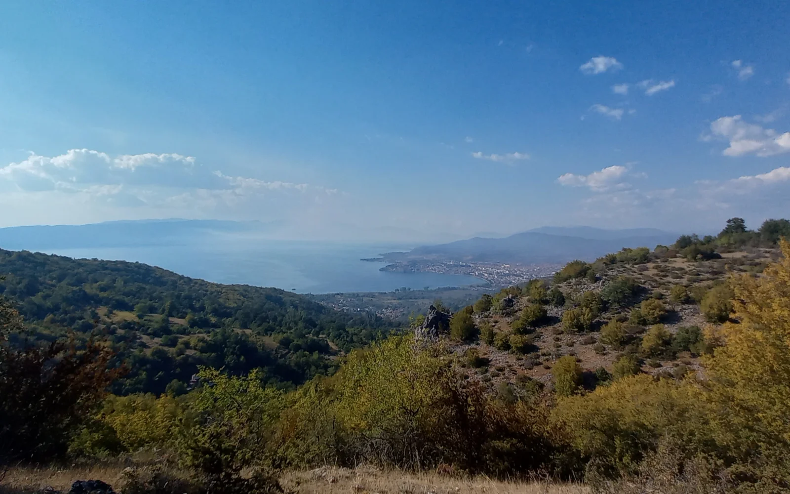 Der Ohridsee ist bei vielen Wanderungen immer im Blick