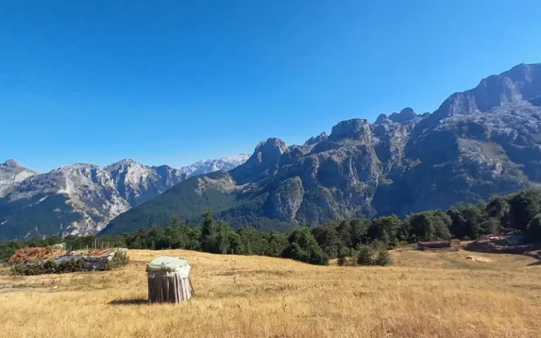  Albanien: In die unberührte Natur von Çerem und zum Sqapit-Pass