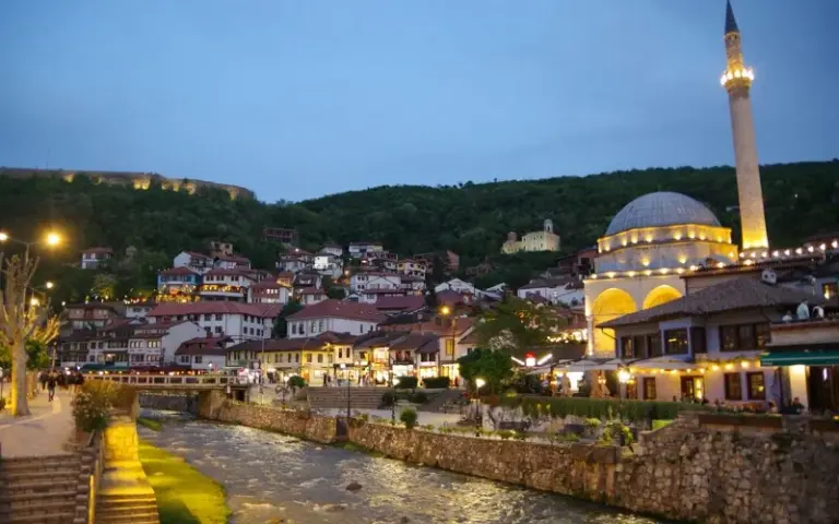 Von Leqenat ins kulturelle Herz Kosovos