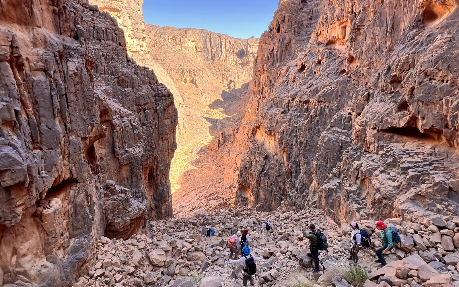 Auf- und Abstieg beim Hochplateau des Tassili N’Ajjer