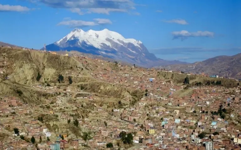 Flug nach La Paz, Seilbahnfahrt und Besuch des Hexenmarkts