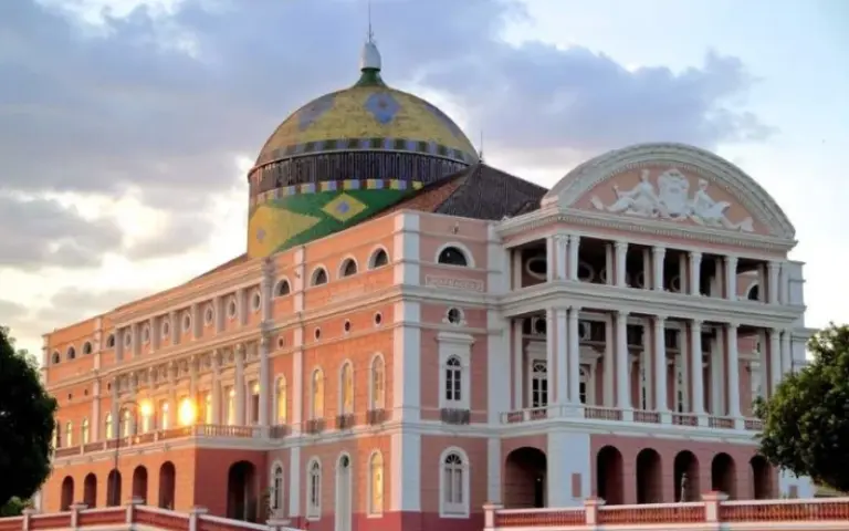 Anreise nach Manaus mit Ankunft am nächsten Tag  