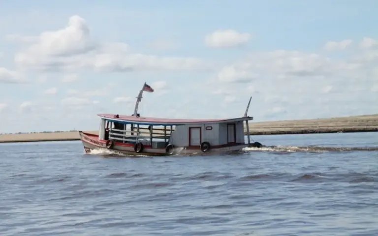 Reise zur Dschungel-Lodge am Amazonas und erste Bootstour