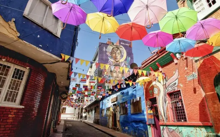 Flug nach Bogotá und Spaziergang durch die Altstadt