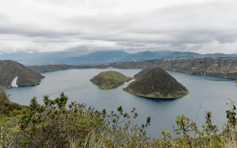 Traditioneller Markt in Otavalo und Umrundung des Cuicocha-Vulkansees