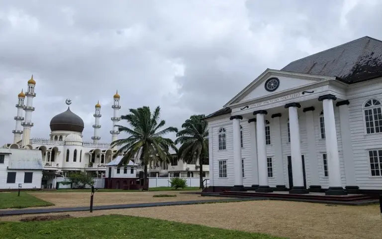Flug nach Paramaribo (Suriname) mit Ankunft am gleichen Tag