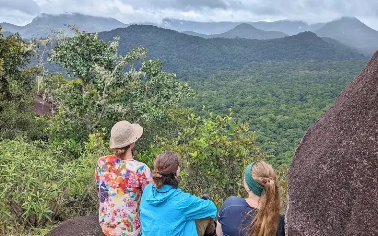 Begegnungen mit Einheimischen und Wanderungen mit Blick auf Tafelberge