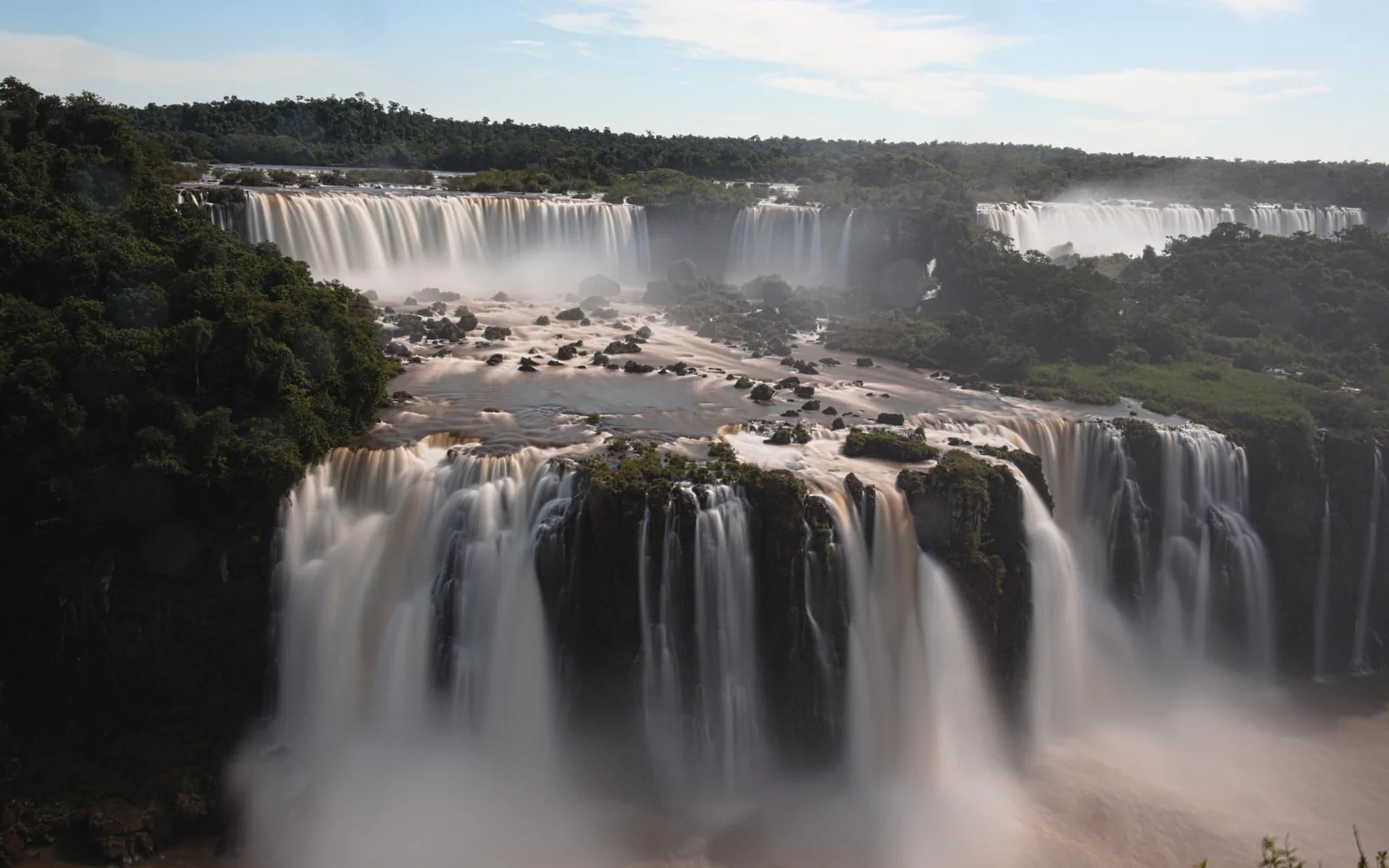 Zum Abschluss der Reise besuchen Sie die spektakulären Iguazu-Wasserfälle