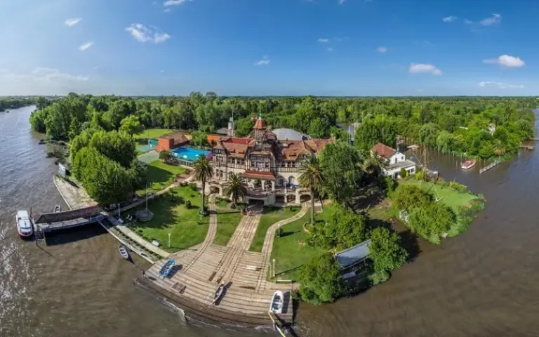 Zugfahrt ins Tigre-Delta und traditionelle Holzbootfahrt