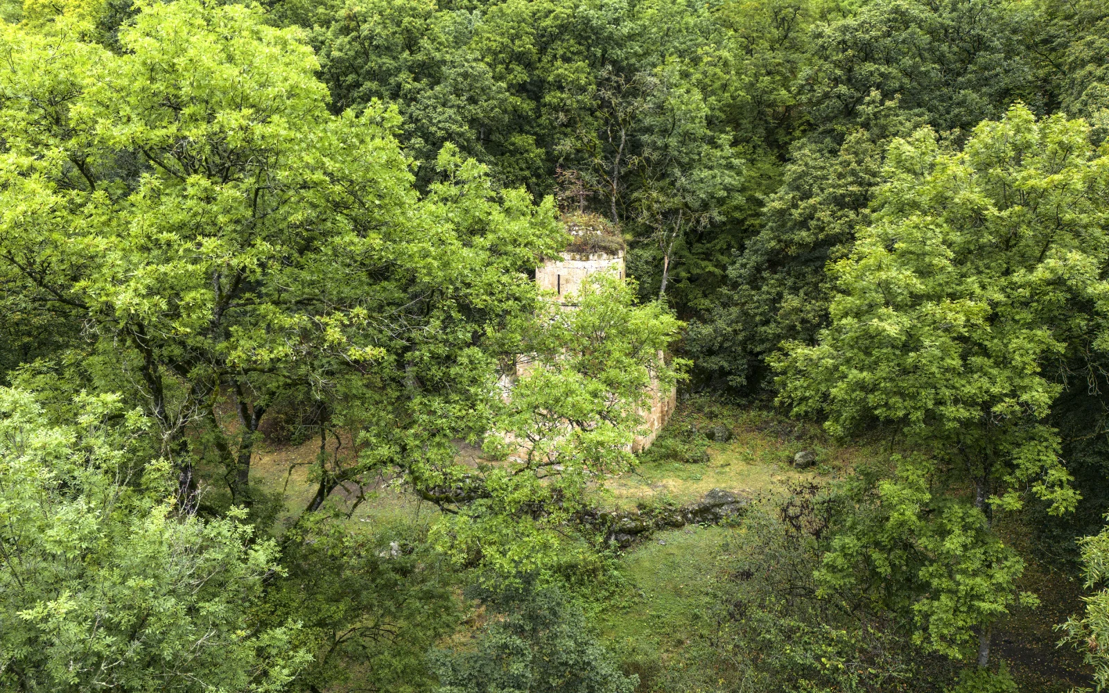 Armenien verzaubert durch seine Natur und viele kaum berührte Wege...