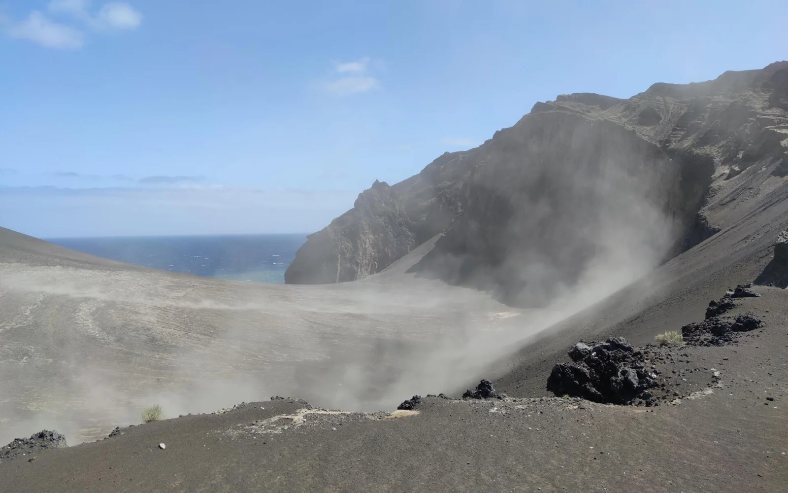 Die bizarre Mondlandschaft am Capelinhos ist beeindruckend