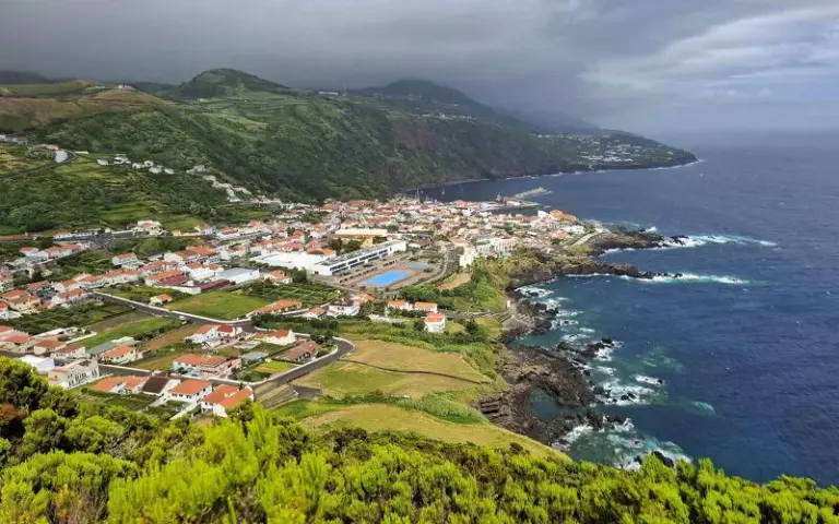 Fährüberfahrt nach Sao Jorge, Stadtrundgang und Wanderung