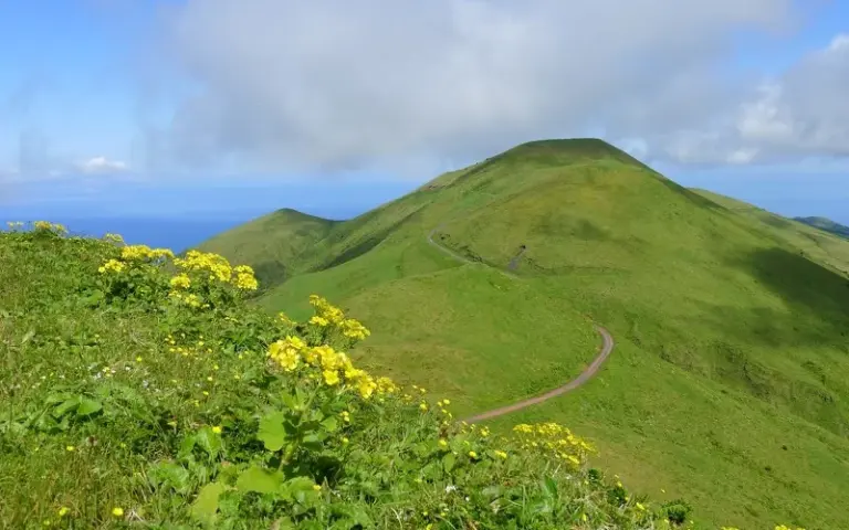 Wanderung über den „Dinosaurierrücken“ zum Pico da Esperança
