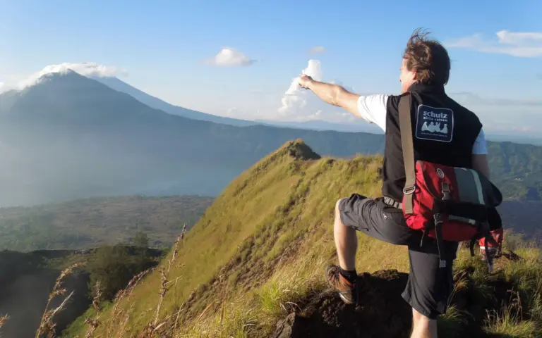 Vulkan-Trekking mit Indonesien-Kenner Falko Flämig (Foto: U. Richtsteiger)