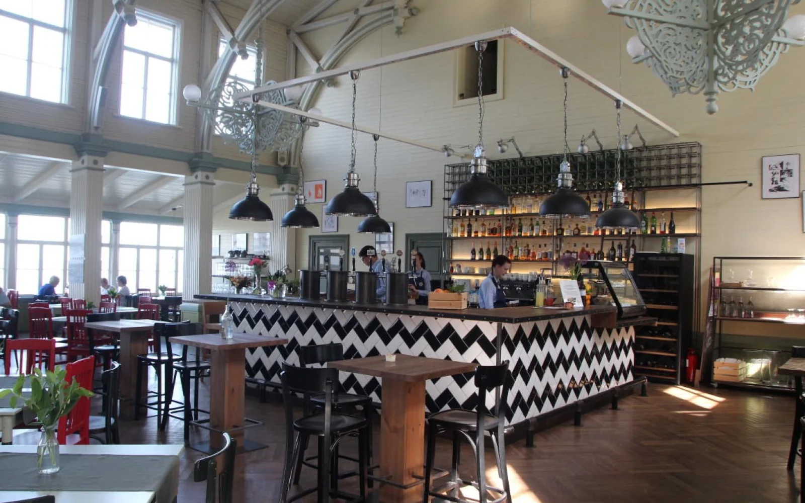 Tradition und Moderne: ein wesentliches Element dieser Reise (Kurhaus Haapsalu)