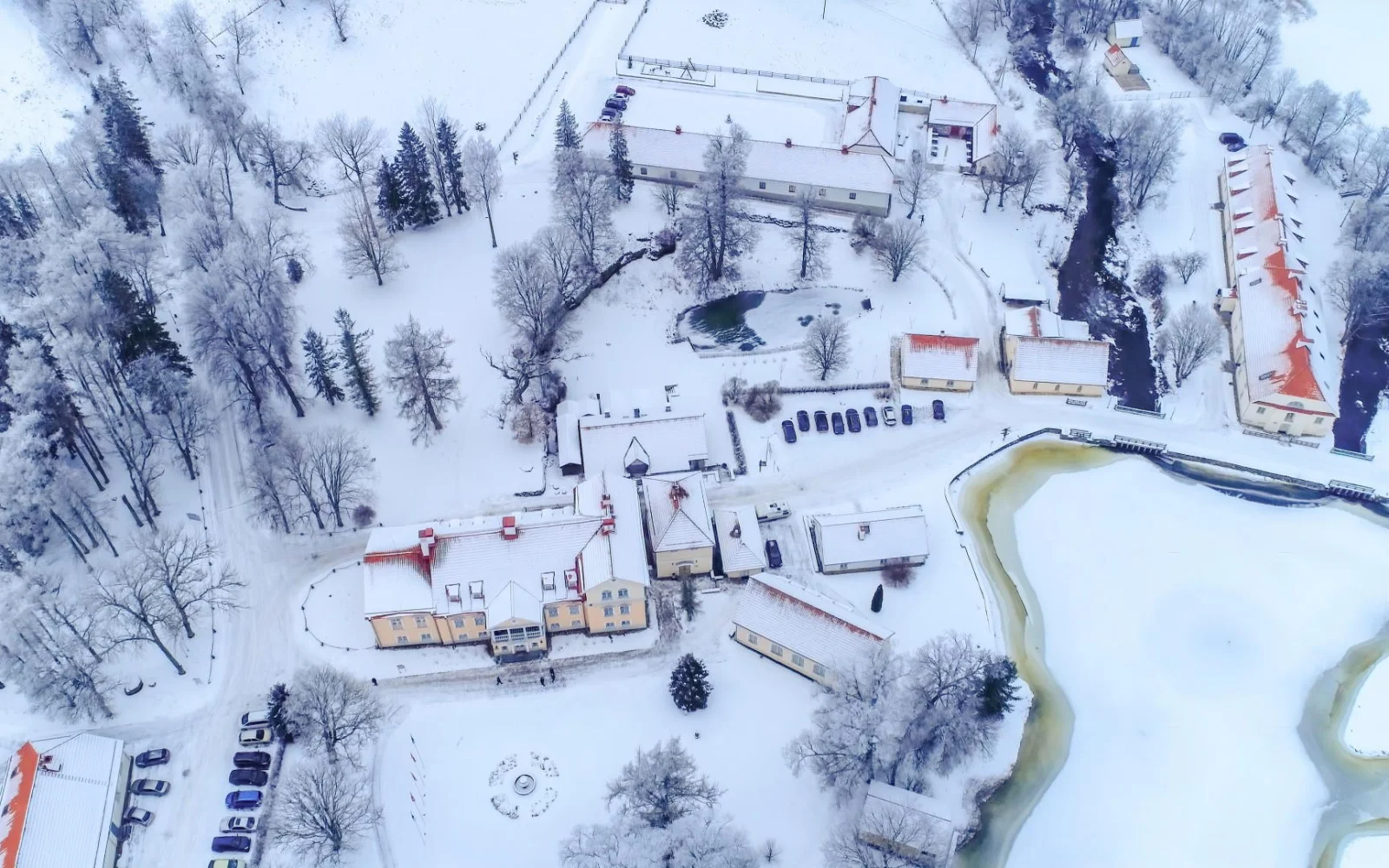 Der ehemalige Gutshof (erstmals erwähnt im 16 Jh.) ist heute das Vihula Manor Country Club & SPA Hotel