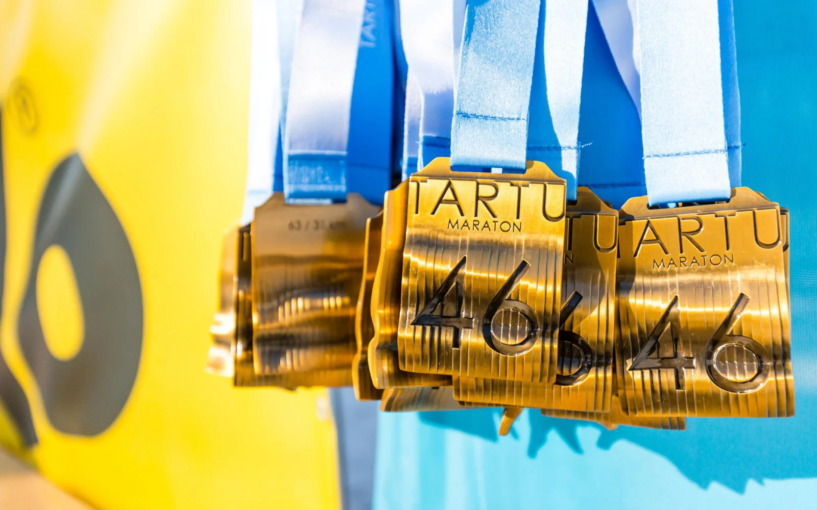 Die wohlverdiente Medaille erwartet die Läufer/innen im Ziel