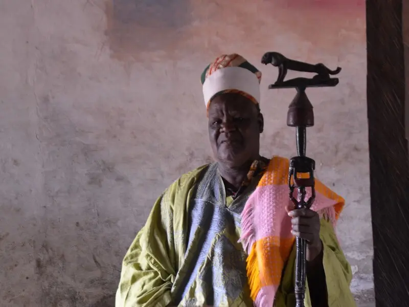 Fetischpriester bzw. Voodoo-Priester sind in Togo Mittler zwischen der Welt der Menschen und der Geister.