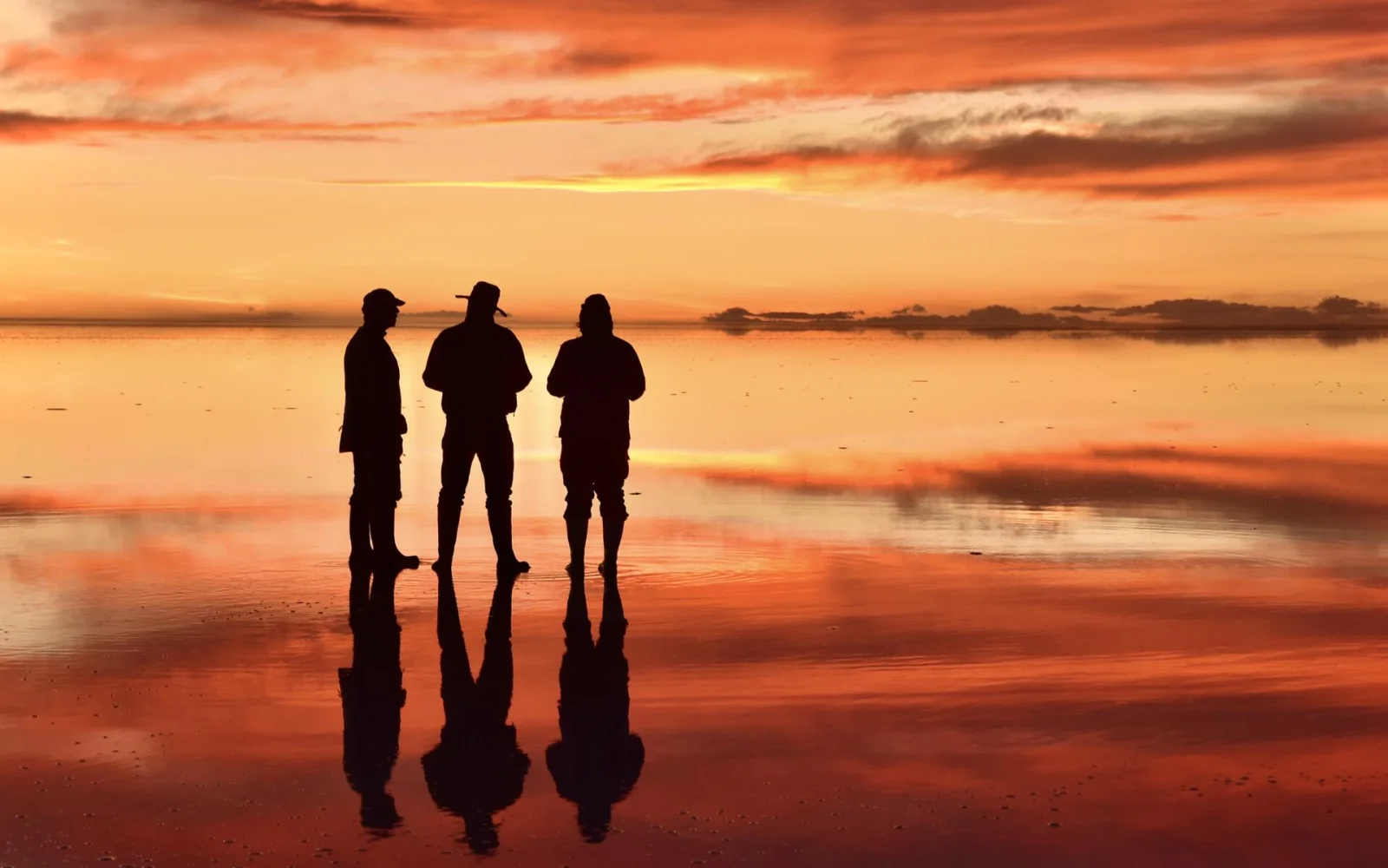 Dreidimensionaler Sonnenuntergang im Salzsee (Foto: J. Wirtz)
