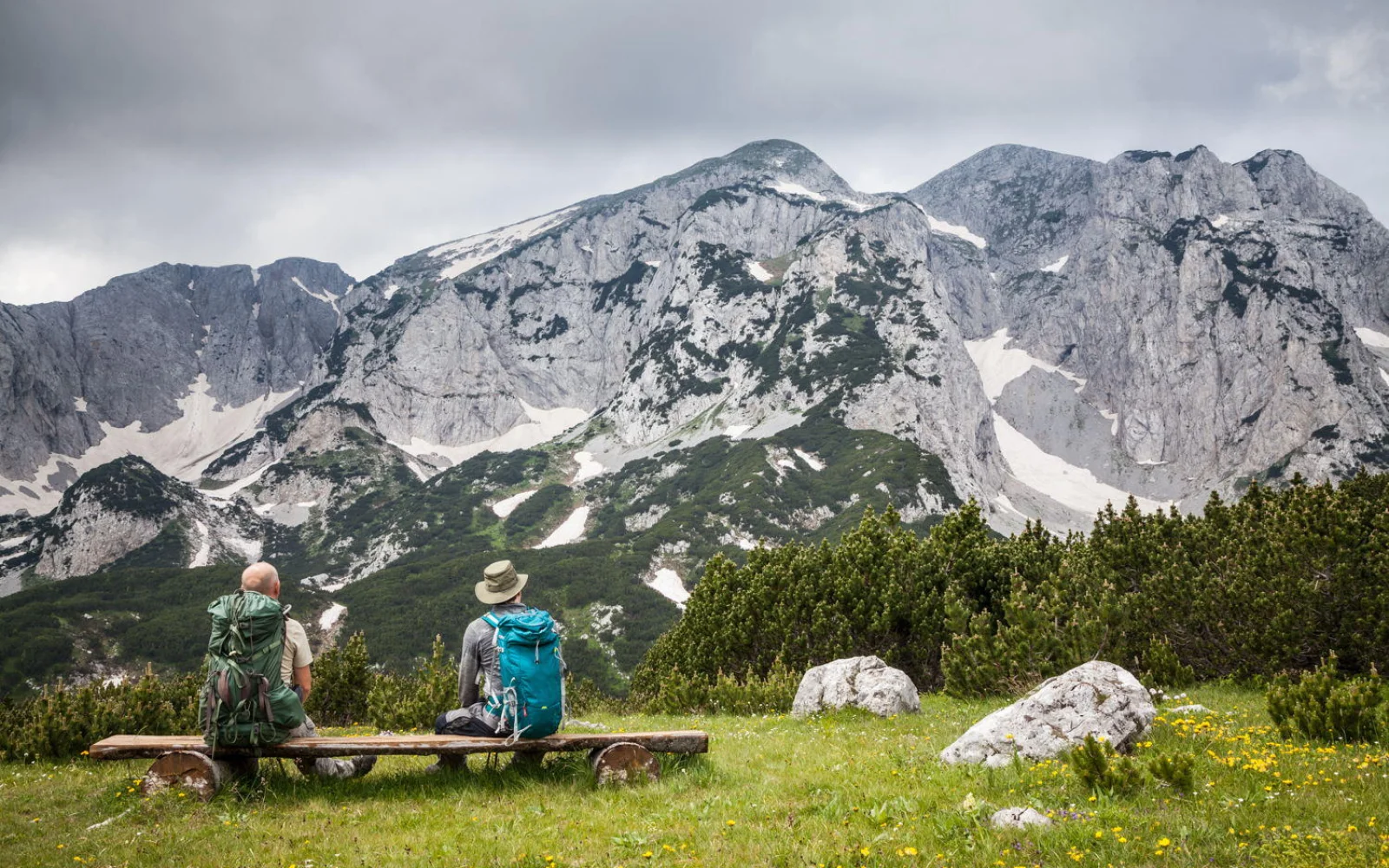 Der Nationalpark Sutjeska  besticht durch eine beeindruckende Bergwelt ...