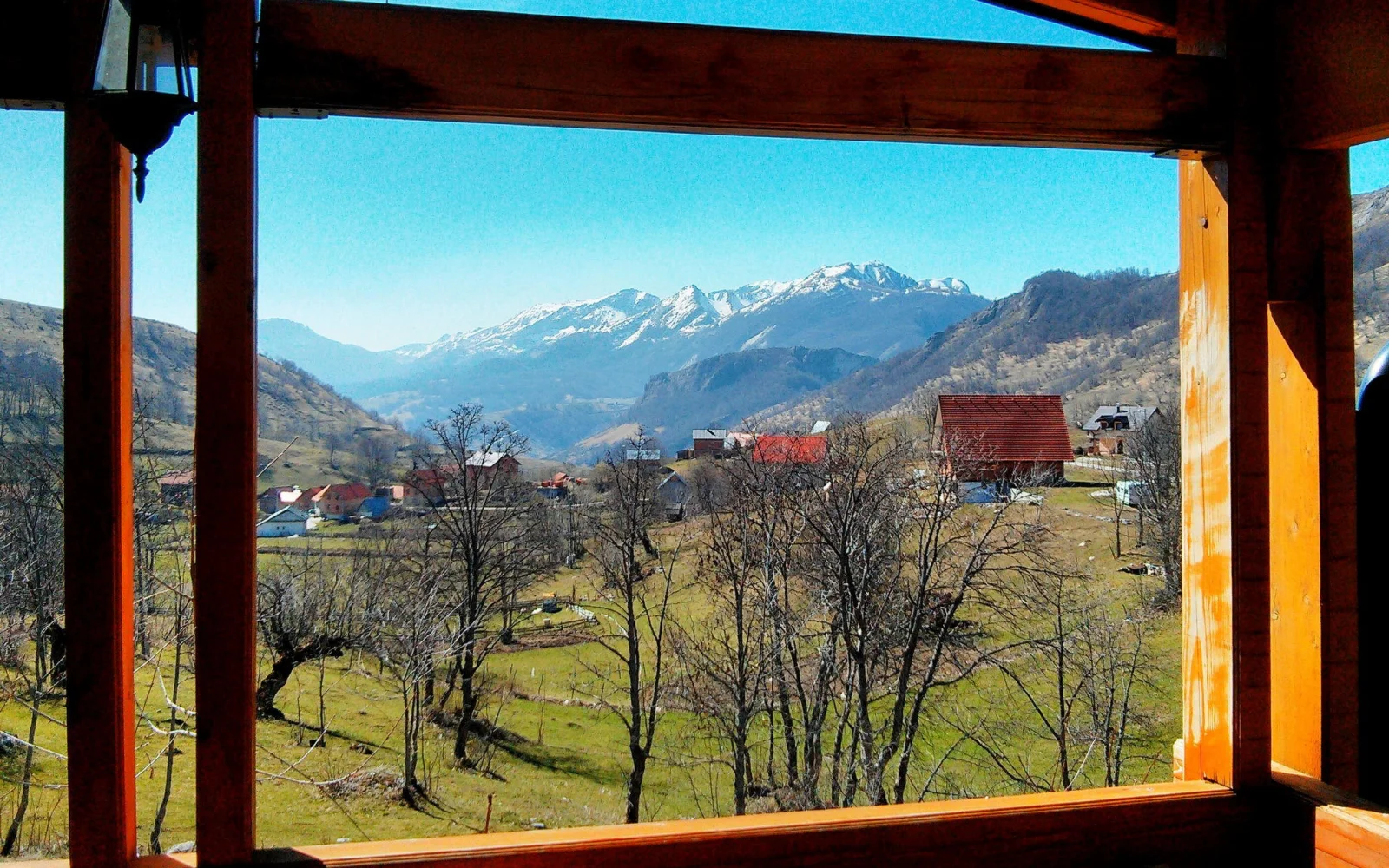 Ausblick von Ihrer Pension im urigen und charmanten Bergdorf Umoljani