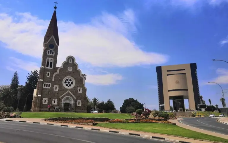 Fahrt nach Okahandja, Marktbesuch, dann Richtung Windhoek