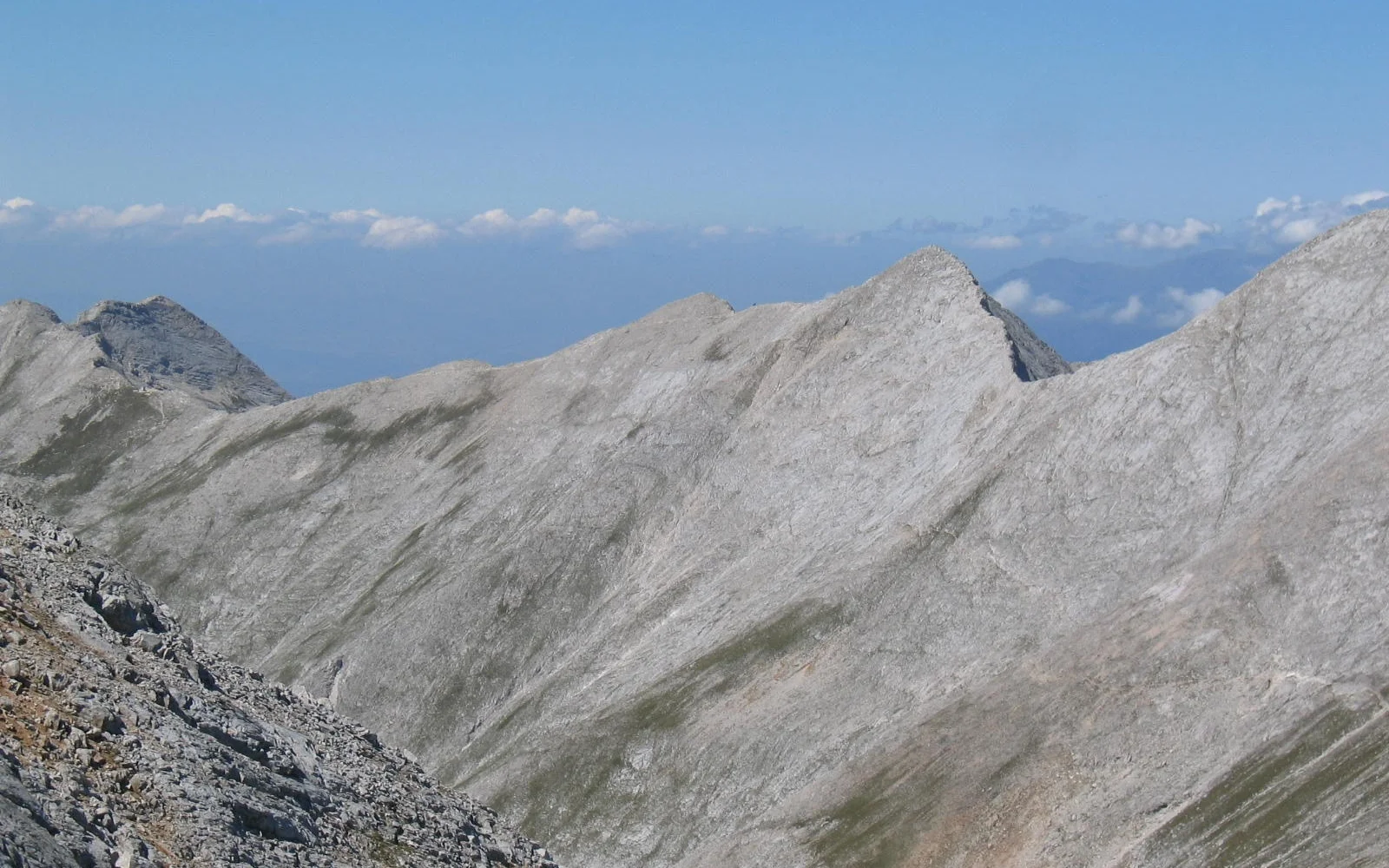 Überwältigender Panoramablick vom Gipfel über das Pirin-Gebirge