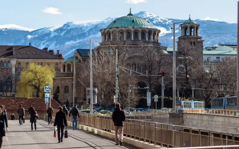Anreise nach Sofia, Transfer und Stadtrundgang