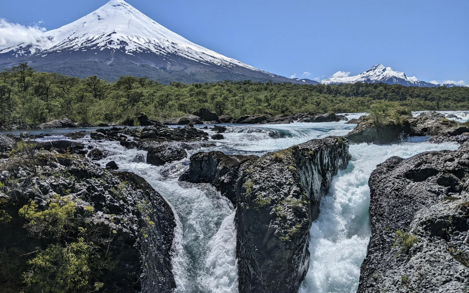 Wanderung im chilenischen Seengebiet entlang des Vulkanes Osorno
