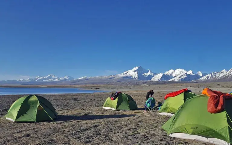 Sonnenaufgang am Mount Everest und Zeltübernachtung am Peikutso-See