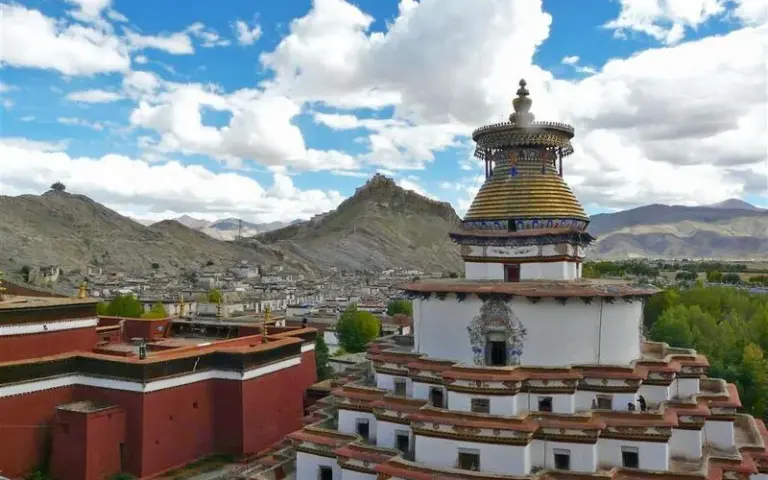 Fahrt nach Shigatse durch die Kornkammer Tibets