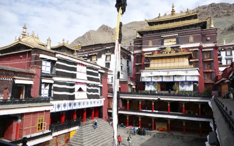 Kunstschätze im Tashilhunpo-Kloster und spektakuläre Himalaya-Blicke