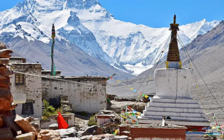Sonnenaufgang am Everest und Spaziergang durchs Sakya-Kloster