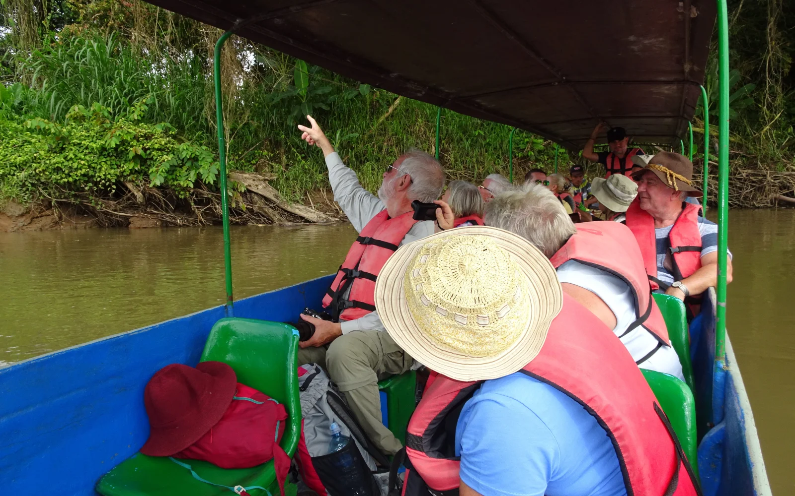 Zahlreiche Ausflüge auf dem Wasser sorgen für Abwechslung.