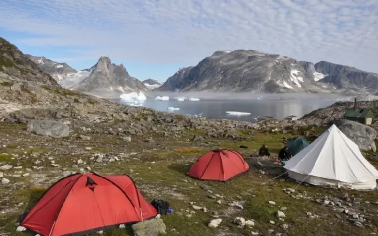 Bootsfahrt durch die Fjorde nach Kuummiut