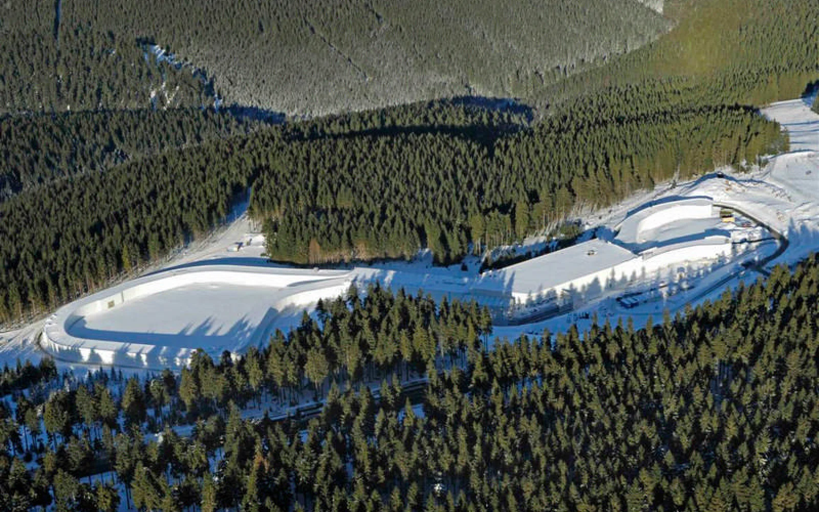Die Skihalle Oberhof aus der Vogelperspektive