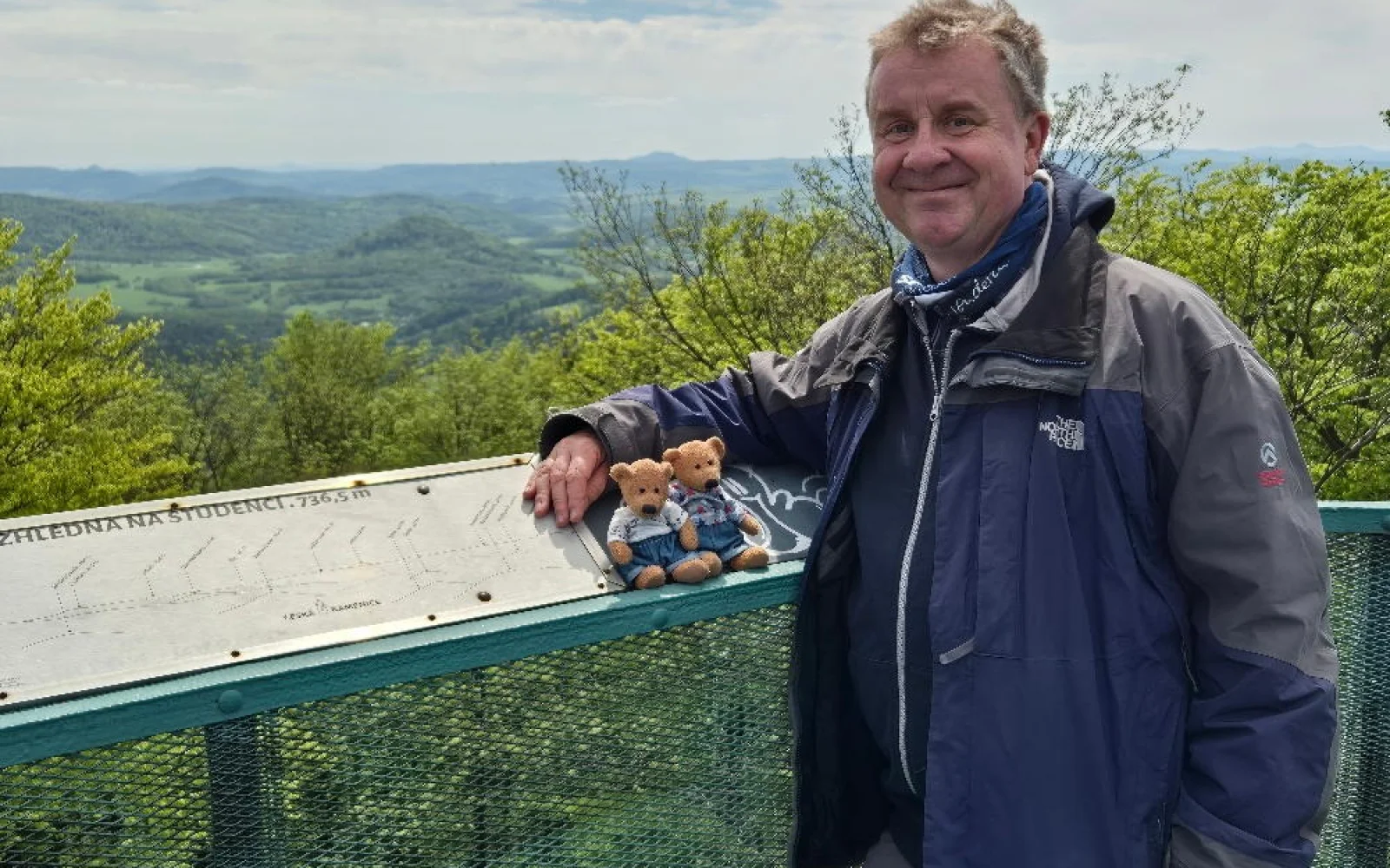 Wanderleiter Peter Rüger und seine treuen Begleiter... :-)