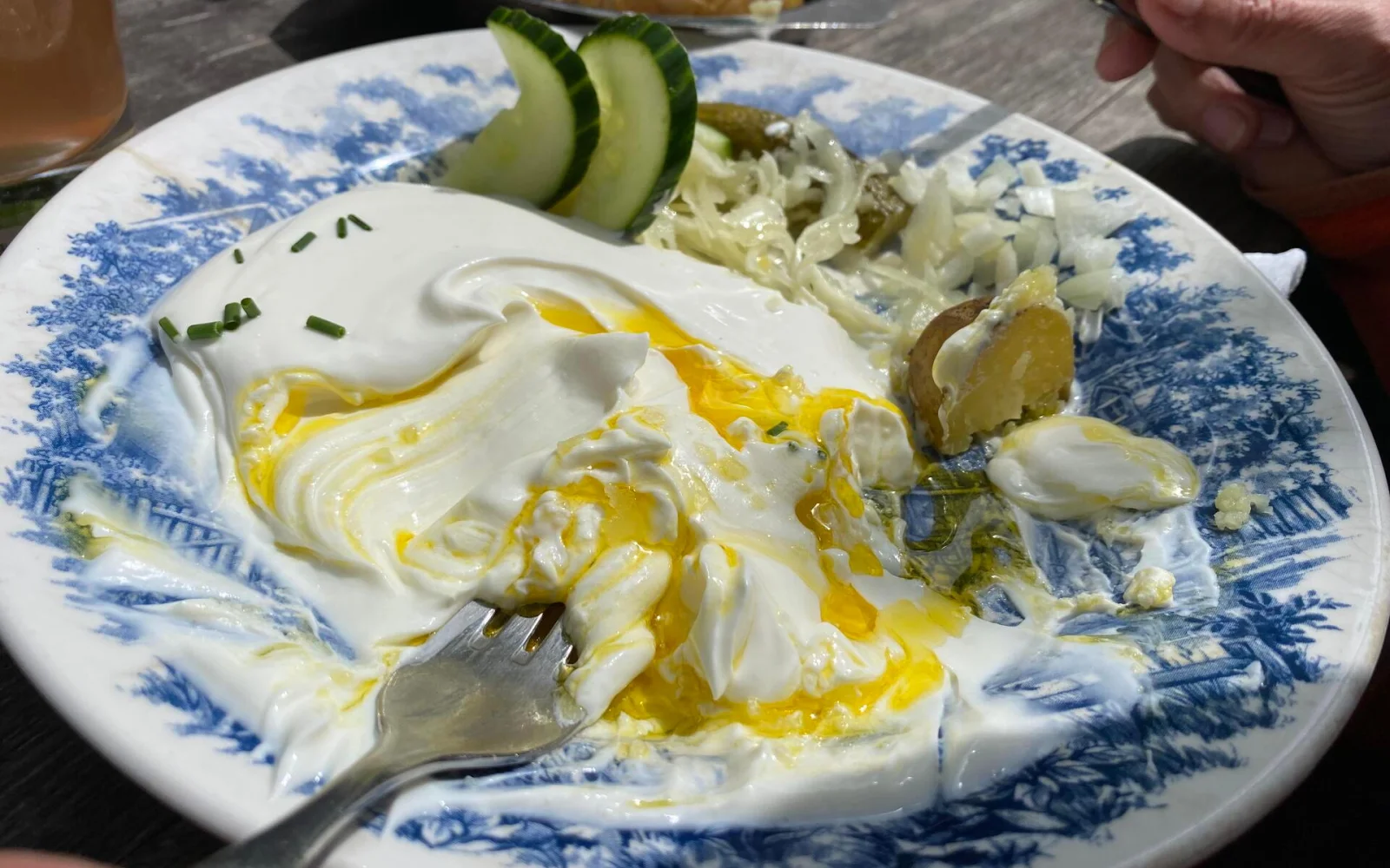 Es wird zusammen gespeist - entweder aus der Feldküche oder im Gasthaus.