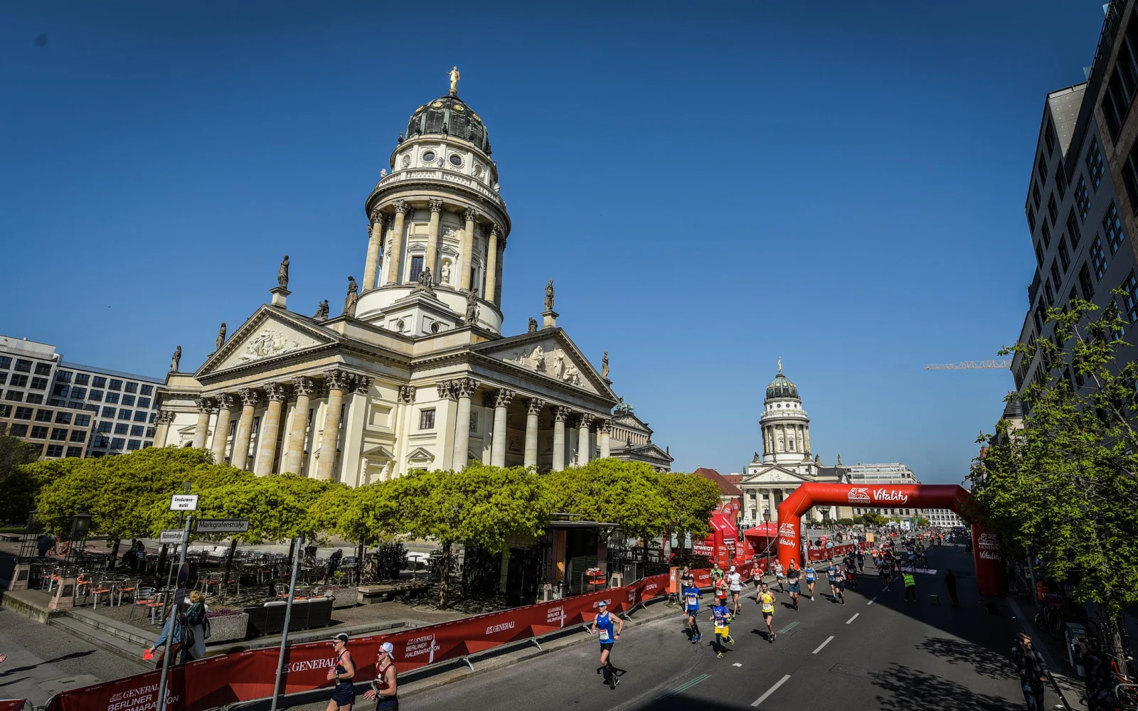 Die Strecke führt u.a. am Gendarmenmarkt vorbei | © SCC EVENTS Sportografen