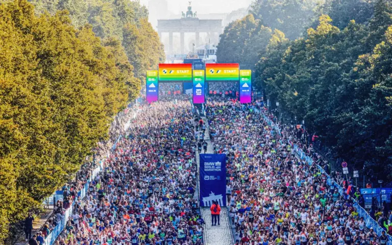 Gänsehaut! BMW BERLIN-MARATHON 2021 Starttor | ©SCC EVENTS Norbert Wilhelmi