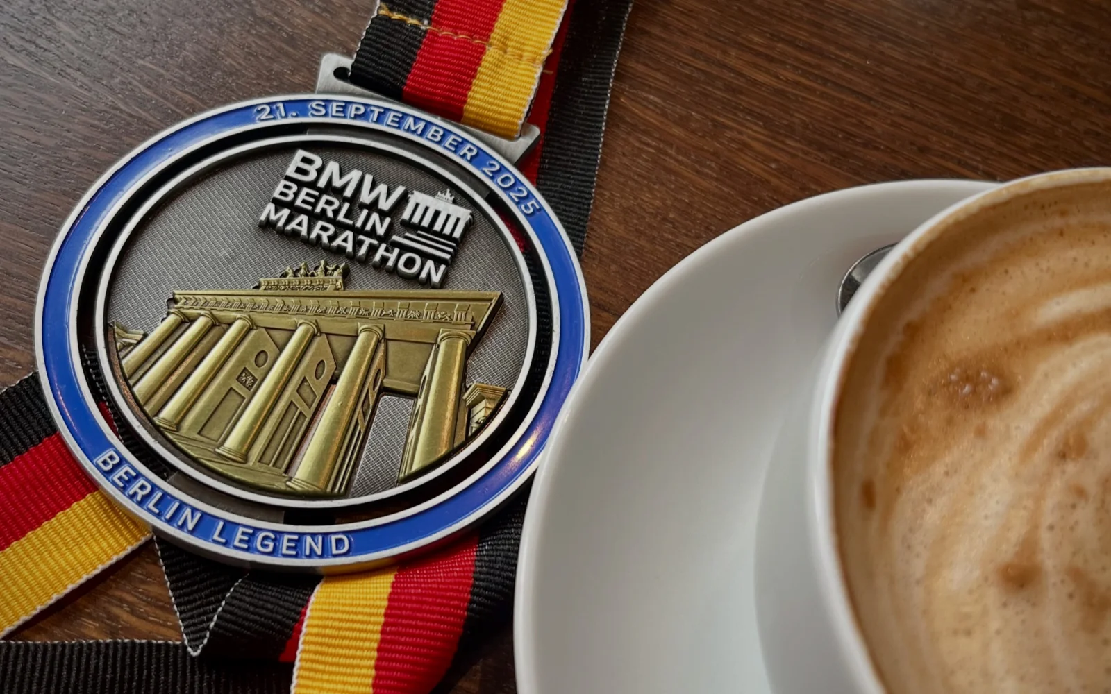 Nach dem Marathon kannst du in der Hotelbar genießen und relaxen.