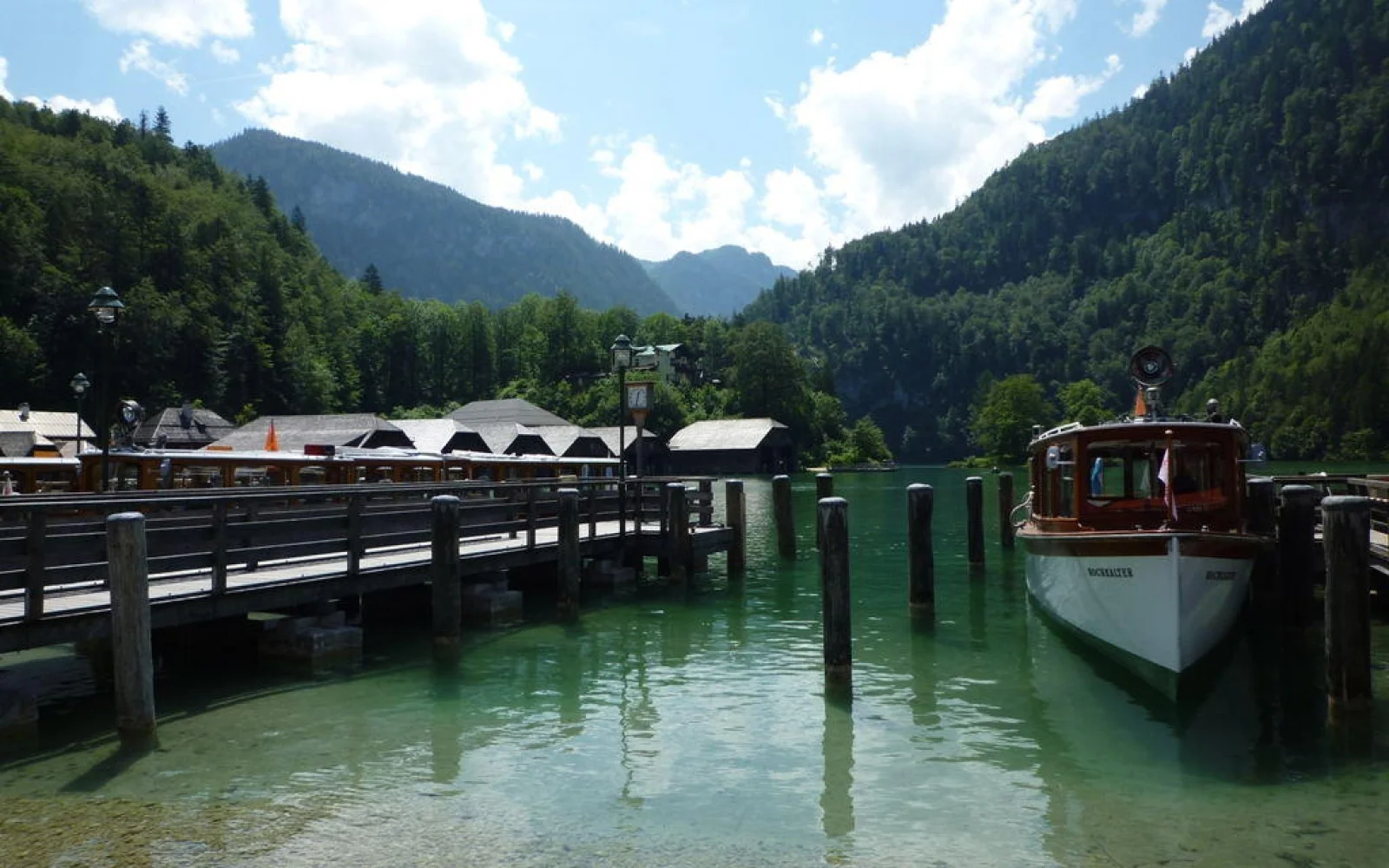Per Boot geht es über den Königssee zum Ausgangspunkt Ihrer ersten Etappe