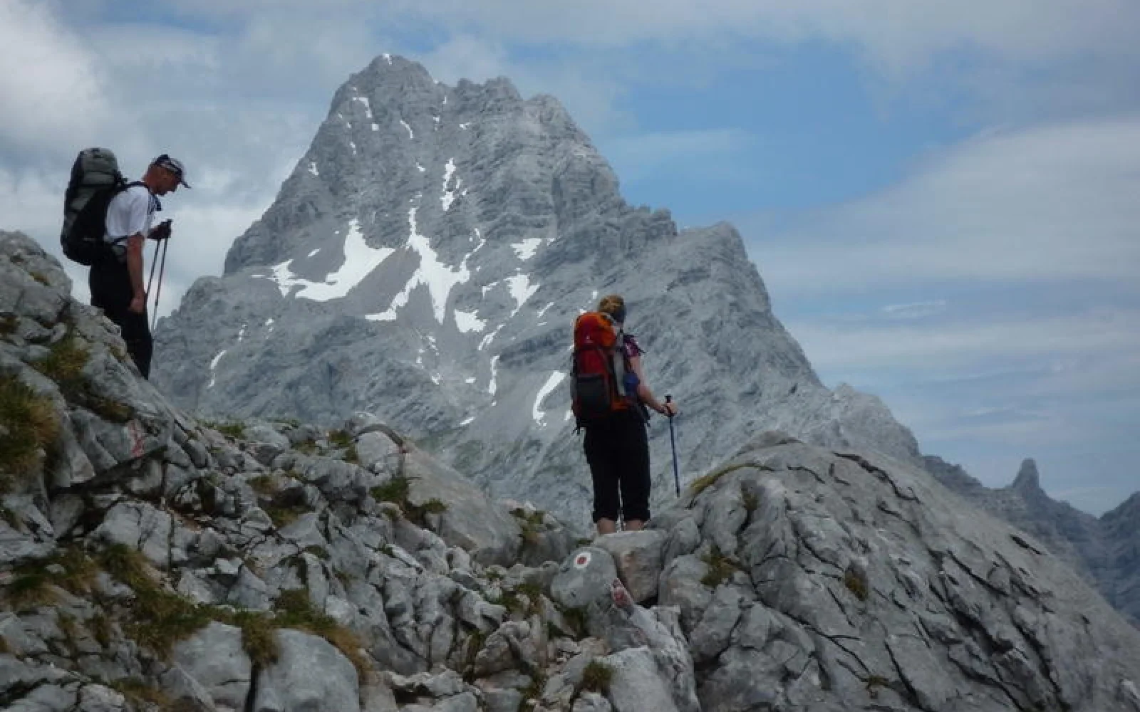 Bei dieser Alpenüberquerung tragen Sie Ihr Gepäck von Hütte zu Hütte selbst