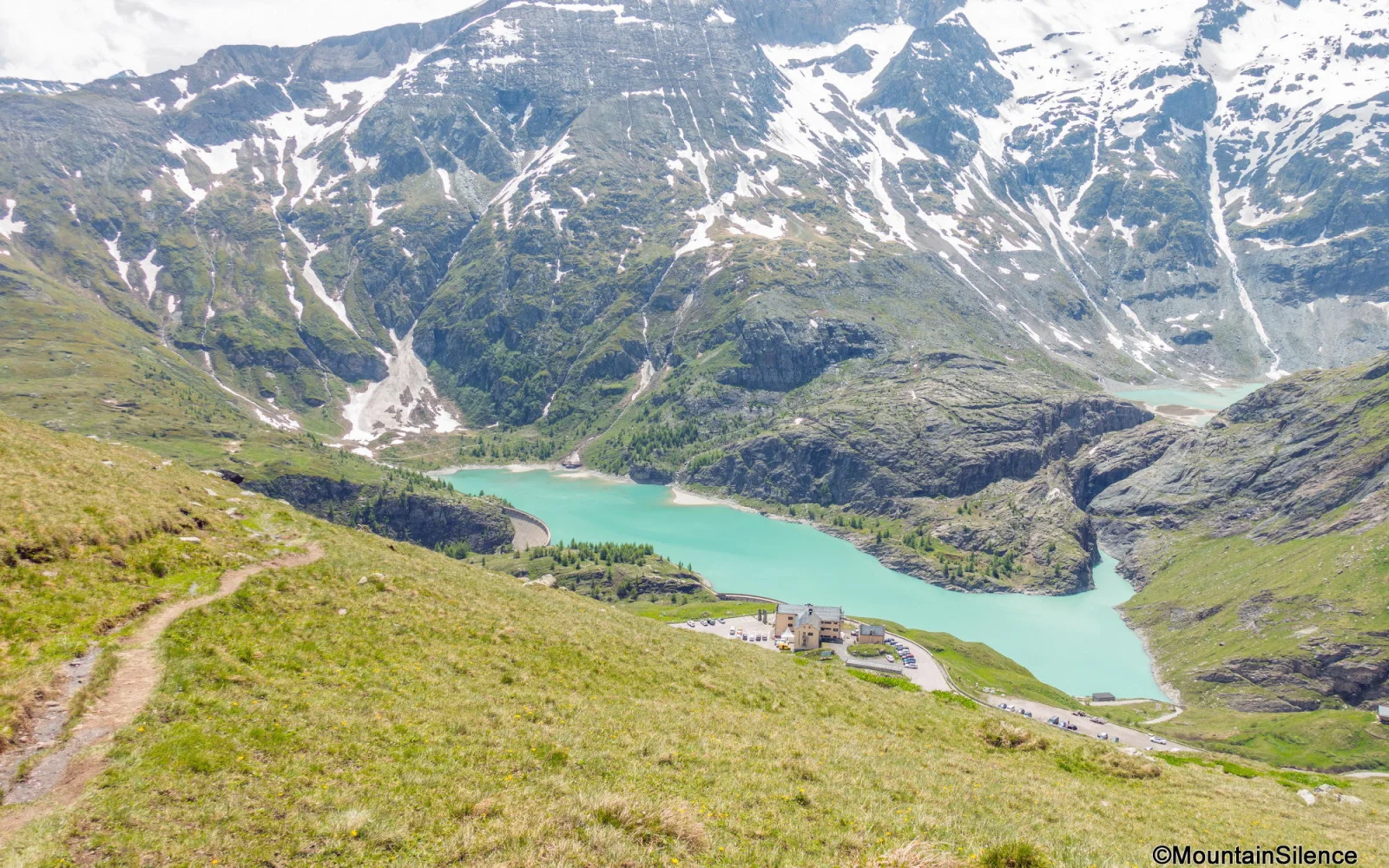 Am 3. Tag genießen Sie diesen Ausblick auf einen türkisfarbenen Bergsee