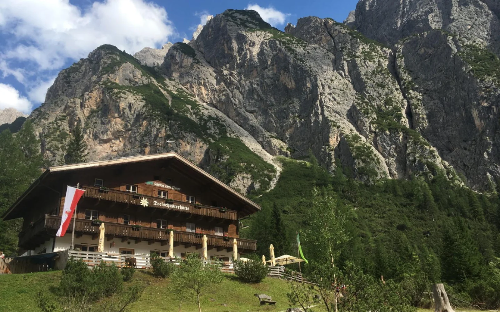 Die Dreischusterhütte auf 1626 m – Übernachtung in eindrucksvoller Kulisse