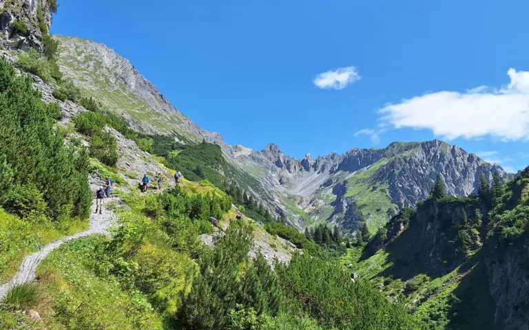 Auf einsamen Urpfaden vom Kleinwalsertal nach Südtirol (Foto: Andrea Zäch)