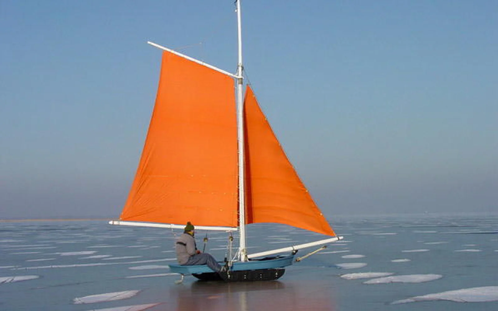 Eine alte Tradition: Wintersegeln auf dem Bodden